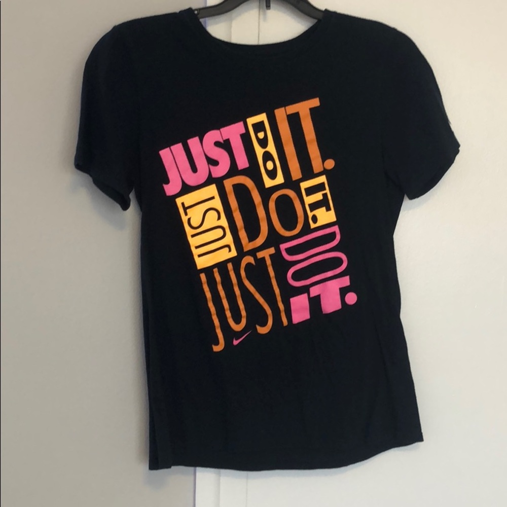nike t-shirt